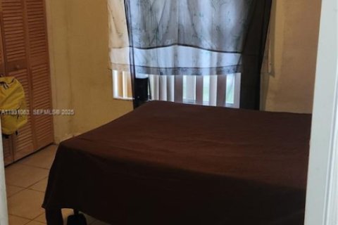 House in Miami, Florida 3 bedrooms, 131.18 sq.m. № 1989539 - photo 10