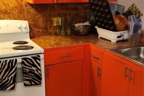 House in Miami, Florida 3 bedrooms, 131.18 sq.m. № 1989539 - photo 8