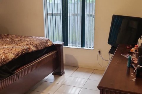 House in Miami, Florida 3 bedrooms, 131.18 sq.m. № 1989539 - photo 17