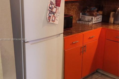 House in Miami, Florida 3 bedrooms, 131.18 sq.m. № 1989539 - photo 6