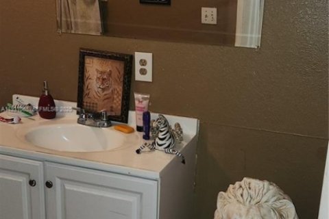 House in Miami, Florida 3 bedrooms, 131.18 sq.m. № 1989539 - photo 21