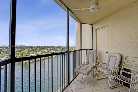 Condo in Pompano Beach, Florida, 2 bedrooms  № 2027256 - photo 13