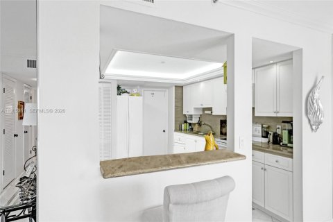 Condo in Pompano Beach, Florida, 2 bedrooms  № 2027256 - photo 18