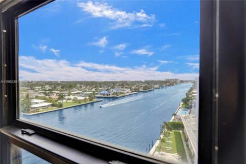 Condo in Pompano Beach, Florida, 2 bedrooms  № 2027256 - photo 27