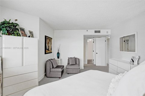 Condo in Pompano Beach, Florida, 2 bedrooms  № 2027256 - photo 29