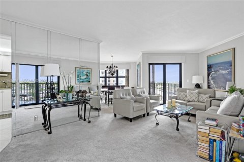 Condo in Pompano Beach, Florida, 2 bedrooms  № 2027256 - photo 9