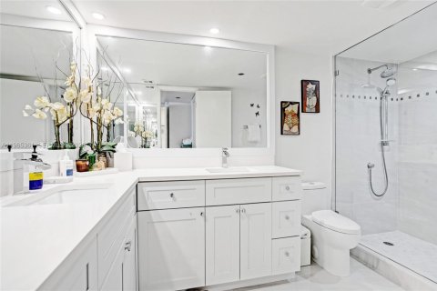 Condo in Pompano Beach, Florida, 2 bedrooms  № 2027256 - photo 30