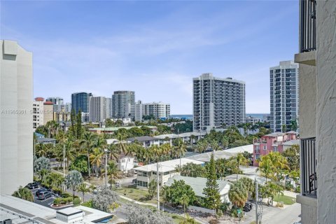 Condo in Pompano Beach, Florida, 2 bedrooms  № 2027256 - photo 28