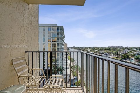 Condo in Pompano Beach, Florida, 2 bedrooms  № 2027256 - photo 4