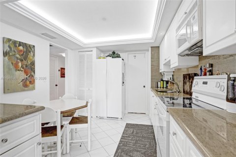 Condo in Pompano Beach, Florida, 2 bedrooms  № 2027256 - photo 23