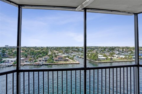 Condo in Pompano Beach, Florida, 2 bedrooms  № 2027256 - photo 15