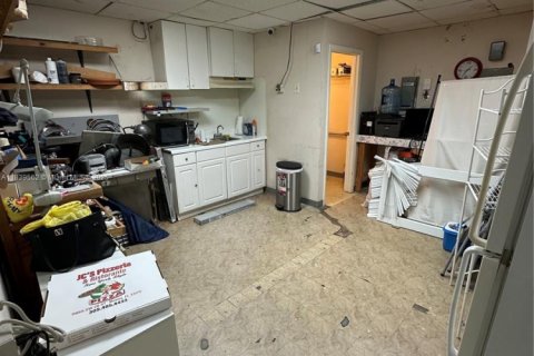 Commercial property in Miami, Florida № 1828239 - photo 7