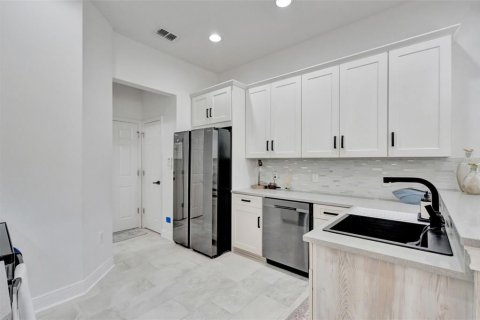 Casa en venta en Orlando, Florida, 4 dormitorios, 192.96 m2 № 1885637 - foto 15