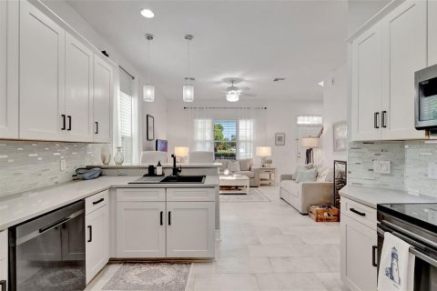 Casa en venta en Orlando, Florida, 4 dormitorios, 192.96 m2 № 1885637 - foto 14