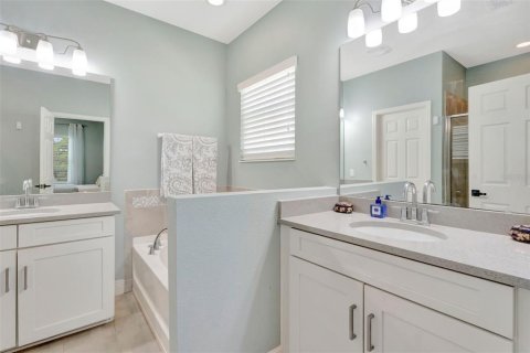 Casa en venta en Orlando, Florida, 4 dormitorios, 192.96 m2 № 1885637 - foto 24