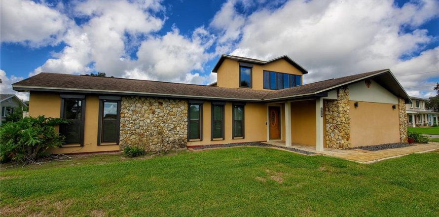 Casa en Edgewater, Florida 4 dormitorios, 277.22 m2 № 2383632