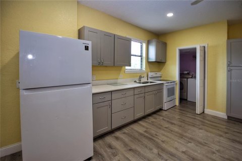Casa en venta en Edgewater, Florida, 4 dormitorios, 277.22 m2 № 2383632 - foto 18