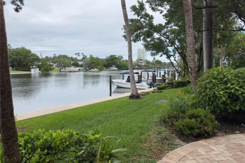 Copropriété à louer à Fort Lauderdale, Floride: 2 chambres, 118.26 m2 № 2261707 - photo 10