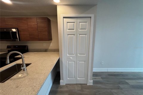 Condo in Orlando, Florida, 1 bedroom  № 2234660 - photo 17