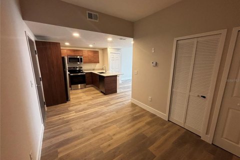 Condo in Orlando, Florida, 1 bedroom  № 2234660 - photo 8