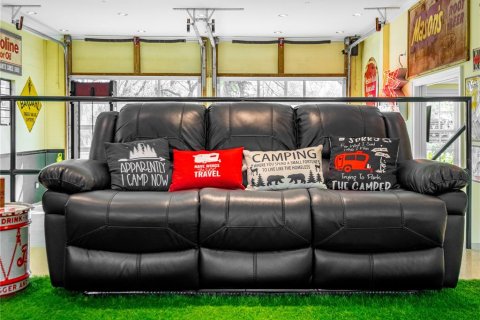 Propiedad comercial en venta en Seffner, Florida, 201.23 m2 № 2430804 - foto 25