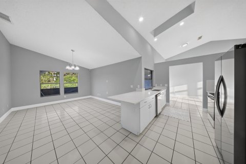 House in St. Lucie, Florida 3 bedrooms, 156.82 sq.m. № 2173806 - photo 13