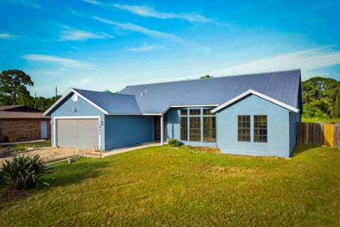 House in St. Lucie, Florida 3 bedrooms, 156.82 sq.m. № 2173806 - photo 3