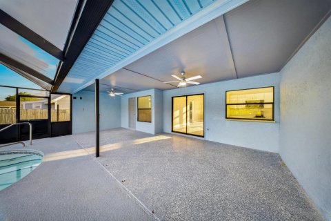 House in St. Lucie, Florida 3 bedrooms, 156.82 sq.m. № 2173806 - photo 24
