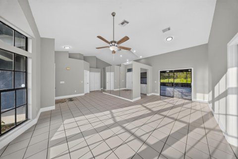 House in St. Lucie, Florida 3 bedrooms, 156.82 sq.m. № 2173806 - photo 10