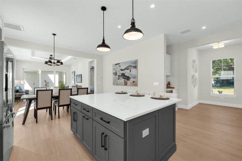 House in Orlando, Florida 5 bedrooms, 294.96 sq.m. № 1523565 - photo 20