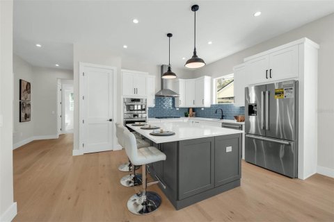 House in Orlando, Florida 5 bedrooms, 294.96 sq.m. № 1523565 - photo 15