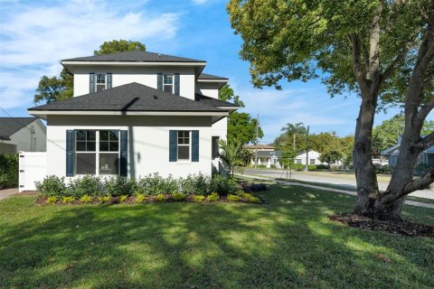 House in Orlando, Florida 5 bedrooms, 294.96 sq.m. № 1523565 - photo 4