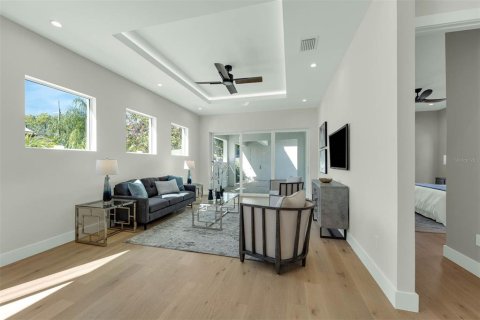 House in Orlando, Florida 5 bedrooms, 294.96 sq.m. № 1523565 - photo 13