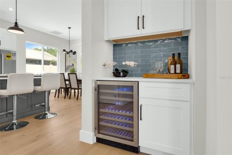 House in Orlando, Florida 5 bedrooms, 294.96 sq.m. № 1523565 - photo 7