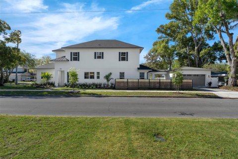 House in Orlando, Florida 5 bedrooms, 294.96 sq.m. № 1523565 - photo 3