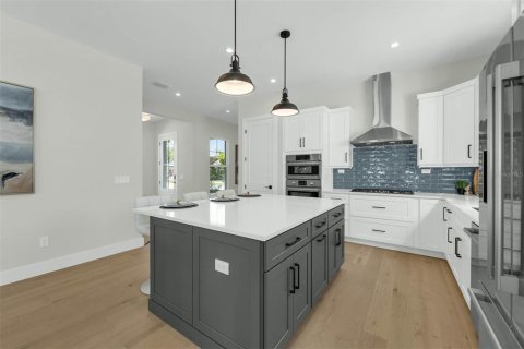 House in Orlando, Florida 5 bedrooms, 294.96 sq.m. № 1523565 - photo 14