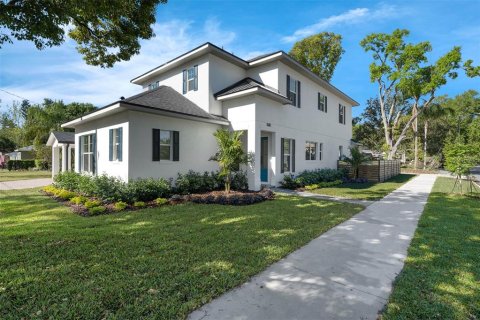 House in Orlando, Florida 5 bedrooms, 294.96 sq.m. № 1523565 - photo 2
