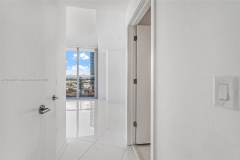 Condo in Miami, Florida, 1 bedroom  № 2081655 - photo 19