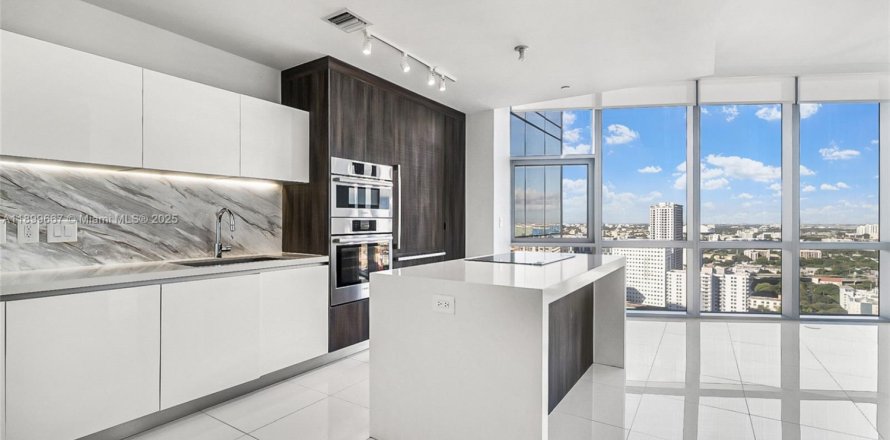 Condo in Miami, Florida, 1 bedroom  № 2081655