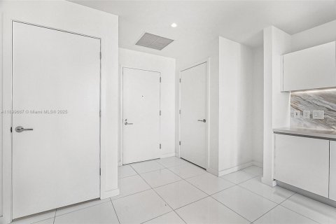 Condo in Miami, Florida, 1 bedroom  № 2081655 - photo 9