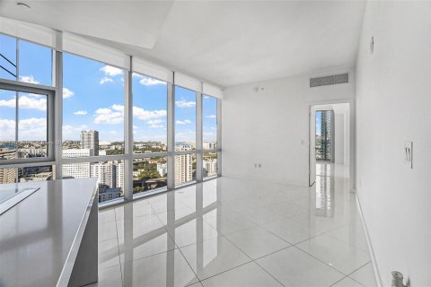 Condo in Miami, Florida, 1 bedroom  № 2081655 - photo 10
