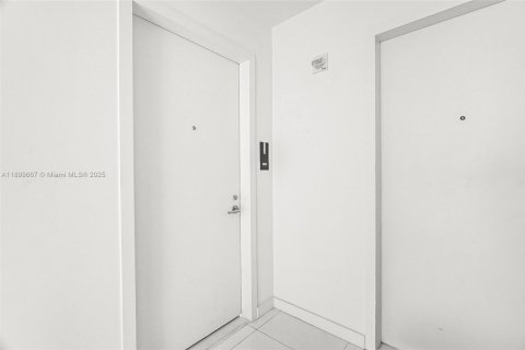 Condo in Miami, Florida, 1 bedroom  № 2081655 - photo 14