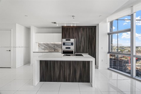 Condo in Miami, Florida, 1 bedroom  № 2081655 - photo 2