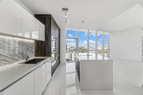 Condo in Miami, Florida, 1 bedroom  № 2081655 - photo 6