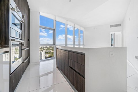 Condo in Miami, Florida, 1 bedroom  № 2081655 - photo 7