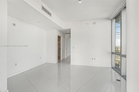 Condo in Miami, Florida, 1 bedroom  № 2081655 - photo 22