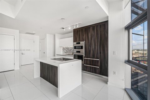 Condo in Miami, Florida, 1 bedroom  № 2081655 - photo 5