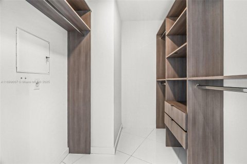 Condo in Miami, Florida, 1 bedroom  № 2081655 - photo 15