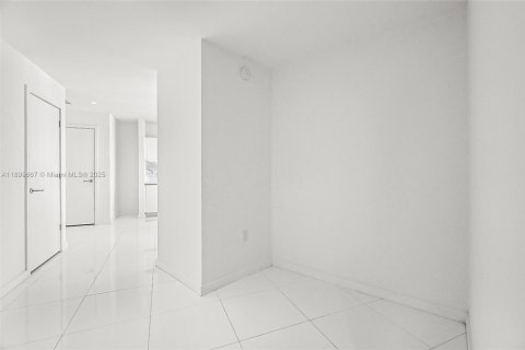 Condo in Miami, Florida, 1 bedroom  № 2081655 - photo 21