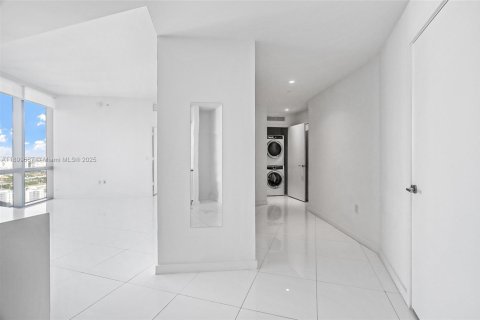 Condo in Miami, Florida, 1 bedroom  № 2081655 - photo 11